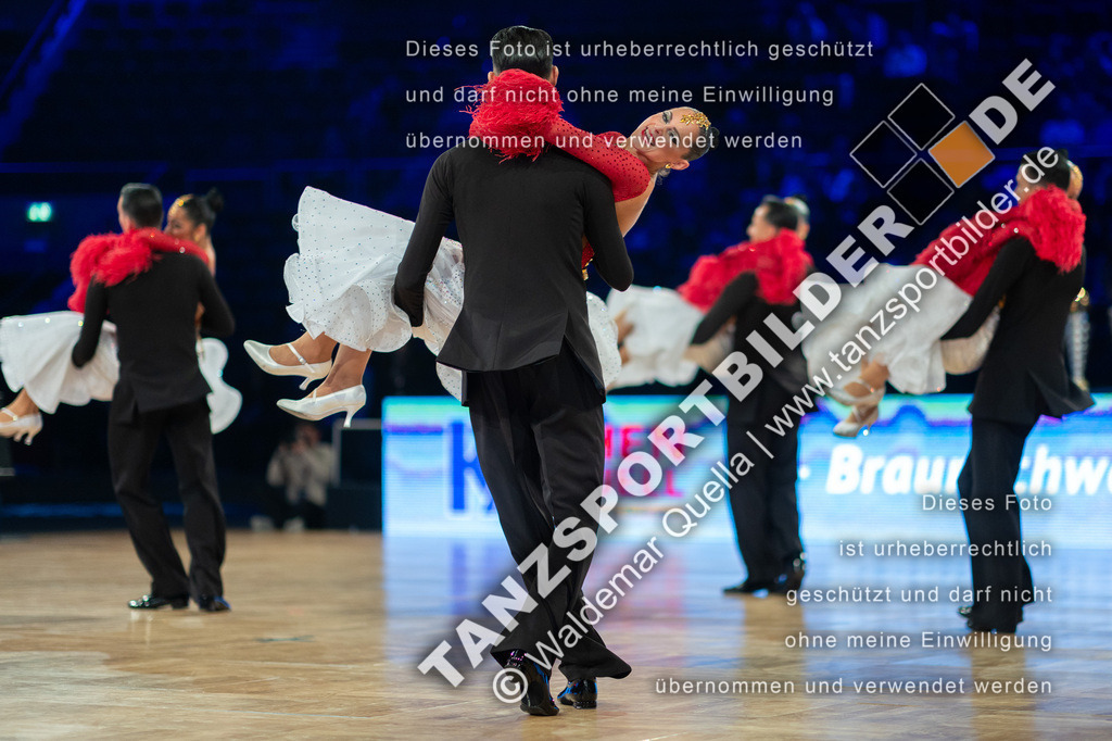 20251206-04355 | Hier finden Sie Tanz Bilder vom Latein und Standard Formationen tanzen. Sportbilder vom Tanzsport. Schöne Fotos und von Weltmeisterschaft, Europameisterschaft, Bundesliga, Regionalliga, Oberliga und Landesliga sowie von GOC Stuttgart, DanceComp, WM Bremen