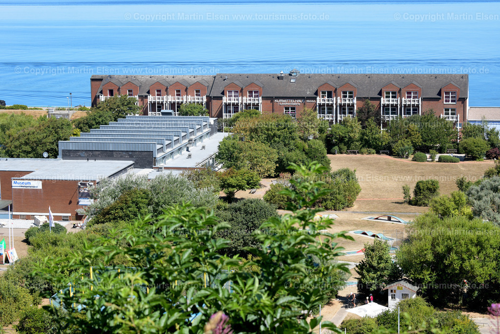 Helgoland Kurmittelhaus_ELS_3543030818 | Helgoland - Aufnahmedatum: 03.08.2018, Aufnahmehöhe:  m, Koordinaten:  - , Bildgröße: 7755 x  5170 Pixel - Copyright 2018 by Martin Elsen, Kontakt: Tel.: +49 157 74581206, E-Mail: info@schoenes-foto.deSchlagwörter:Schleswig-Holstein,Landkreis Pinneberg,Düne,Hochseeinsel,Börteboote,Meer,Küste,Halunder,Oberland,Unterland,Strand,Seehunde,Robben,Lange Anna,Felsen,Roter Felsen,Luftbild,Luftbilder,Bastölpel - Realisiert mit Pictrs.com