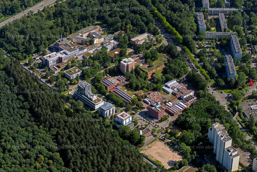 4033706 | LANDWASSER 30.06.2020 Wohngebiet einer industriell gefertigten Plattenbau- Siedlung  in Landwasser im Bundesland Baden-Württemberg, Deutschland // Residential area of industrially manufactured settlement  in Landwasser in the state Baden-Wuerttemberg, Germany Foto: Gerhard Launer