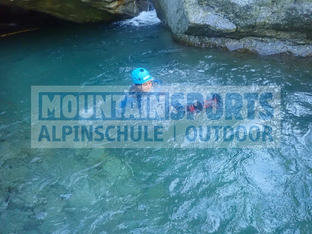 PC020076 | Bestelle die Bilder deines Berg- oder Wasser-Abenteuers mit Mountain Sports bequem von zu Hause aus direkt über unseren Online Fotoshop von pictrs.com. - Realisiert mit Pictrs.com