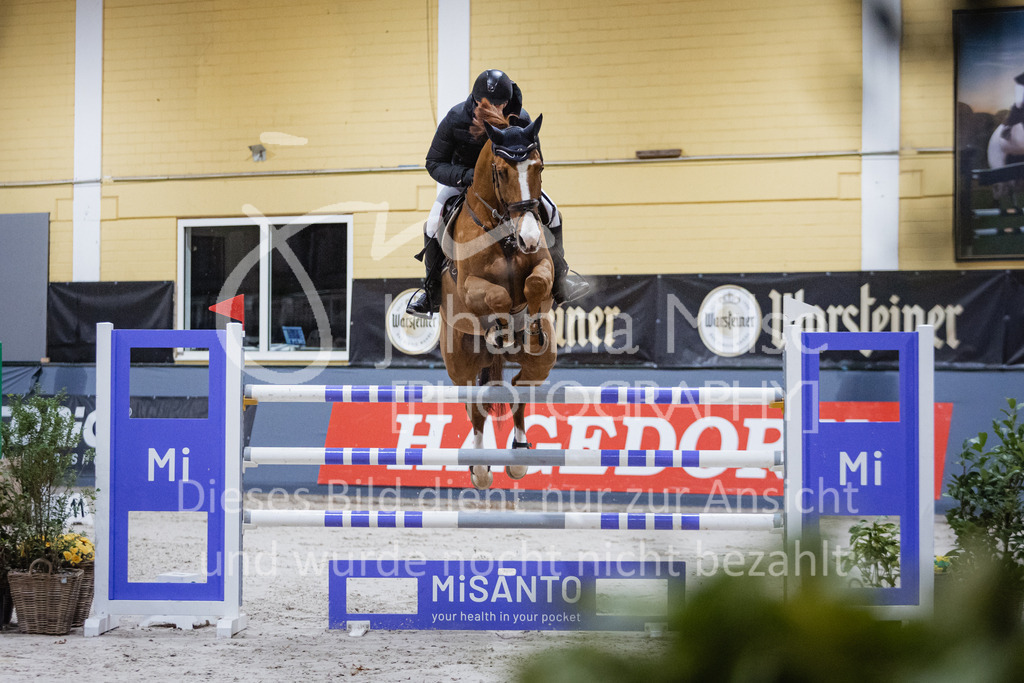 221217_Warstein_GP-203 | Deine schönsten Turniermomente als professionelle Fotos! Entdecke hochwertige Pferdesport-Fotografie im Online-Shop. Jetzt Fotos finden & bestellen!