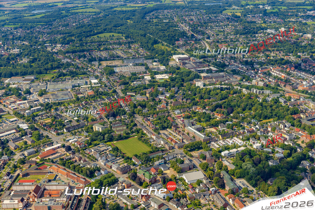 Luftaufnahme der Stadt Neumünster - Die Luftaufnahme wurde 2025 vom UL-Flugzeug heraus erstellt ( keine Drohne ) - Hochauflösende Luftaufnahme - für professionelle Ausdrucke geeignet. Die Geschenkidee !Hier alle&nbsp;Infos zur Lizenzierung der LuftaufnahmeWir fliegen auch dieses Jahr wieder in Ihre Region um Luftbilder zu erstellen.- Luftbild anfragen