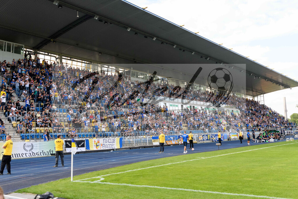 JENKOE20210808_058 | Fussball, Herren: . Innenansicht vom Ernst-Abbe-Sportfeld beim Spiel der 1. Runde im DFB-Pokal zwischen FC Carl Zeiss Jena und 1. FC Koeln im Ernst-Abbe-Sportfeld am 08.08.2021 in Jena, Deutschland.DFB / DFL REGULATIONS PROHIBIT ANY USE OF PHOTOGRAPHS AS IMAGE SEQUENCES AND/OR QUASI-VIDEO. - Realisiert mit Pictrs.com