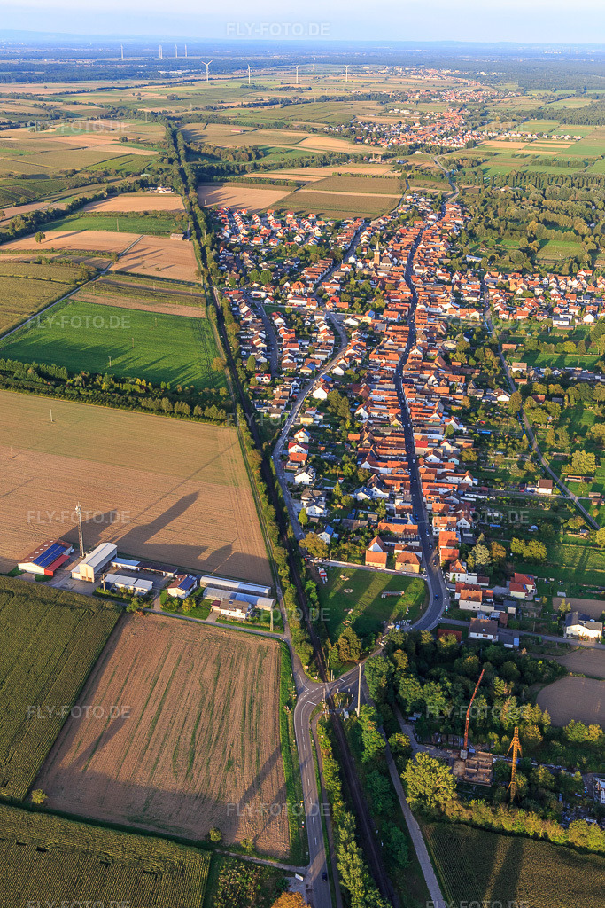 Luftbild: Ortsansicht von Westen im Ortsteil Schaidt in Wörth im Bundesland Rheinland-Pfalz in Deutschland. Foto: IMG_129371.jpg vom 12.09.2021 durch Werner Riehm/FLY-FOTO.de