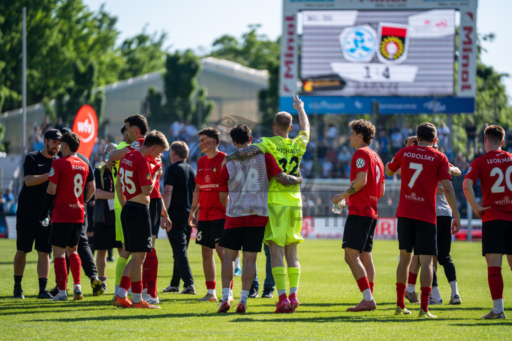 Stuttgarter Kickers vs. SG Sonnenhof Großaspach, Fussball, WFV-Pokal, Finale, 23.05.2026 | Team jubelt nach Abpfiff mit Fans, Zuschauern und Verantwortlichen,Stuttgarter Kickers vs. SG Sonnenhof Großaspach, Fussball, WFV-Pokal, Finale, 23.05.2026