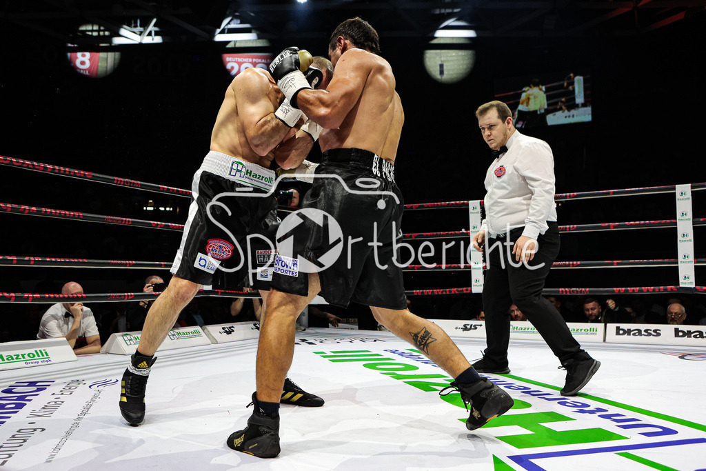 Profi - Box - Gala / Main Event | Shefat ISUFI (Schwarz Weisse Hose) im WBF Titelkampf gegen Hernan David PEREZ (Schwarze Hose)