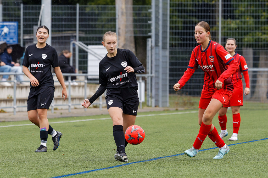 FCHHOH_251005_9988 | 1.FC Heidenheim 1846 II vs. SGM Hohenmemmingen/Sontheim, Fußball, Frauen, Bezirksliga, 2025/2026, 4. Spieltag, 05.10.2025 in Heidenheim, Kunstrasen b. Voith-Arena West(Foto: Michael Bulling) - Realisiert mit Pictrs.com