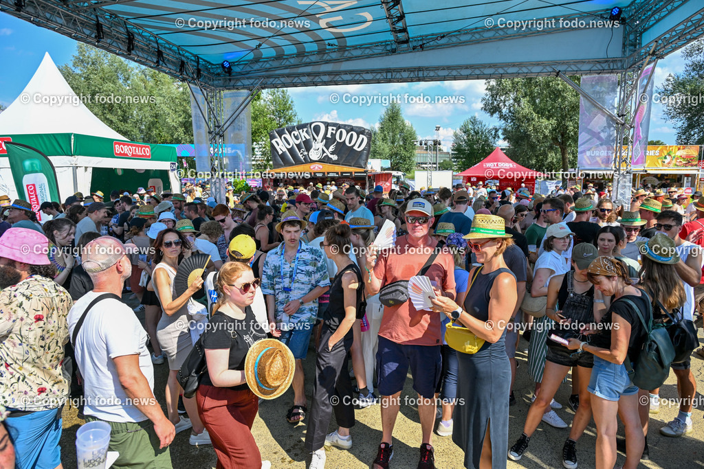 Lido Sounds Festival Linz 2024_ 28.06.2024-27 | 28.06.2024, Linz, AUT, Lido Sounds Festival Linz 2024, im Bild Besucher, Menschen, Musik, Festival