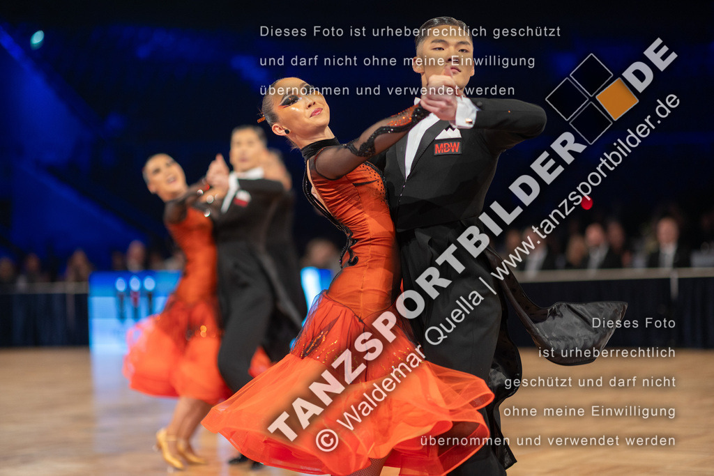 20251206-02471 | Hier finden Sie Tanz Bilder vom Latein und Standard Formationen tanzen. Sportbilder vom Tanzsport. Schöne Fotos und von Weltmeisterschaft, Europameisterschaft, Bundesliga, Regionalliga, Oberliga und Landesliga sowie von GOC Stuttgart, DanceComp, WM Bremen