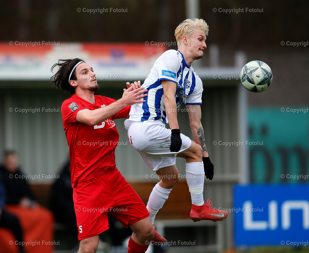 A_LUI_28032026_06 | SPORT,FUSSBALL, LT1 OOE LIGA ASKOE OEDT 1B-SV ZEBAU BAD ISCHL 28.03.2026 IM BILD:  TUNAHAN SAHAN (OEDT1B) UND OLEKSANDR LOVYNIUK  (BAD ISCHL) FOTO:FOTLUI 