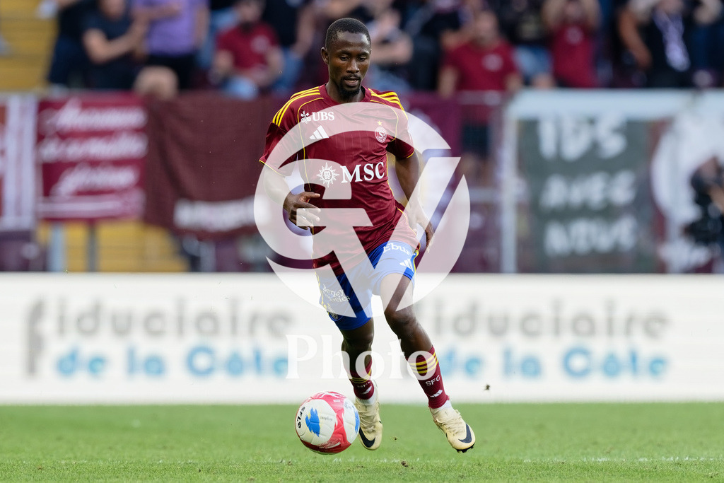 Brack Super League - Servette FC v FC Saint-Gall | Ablie Jallow (30 Servette FC) goes forward (action) during the Brack Super League match between Servette FC and FC Saint-Gall at Stade de Geneve in Geneva, Switzerland