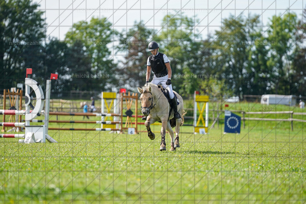 20230917-FAH09559 | Landsberg am Lech, 2023, Kaufbeuren, Kempten, Allgäu, Turnierfotografen Bayern, Fotoagentur Herrmann, Turnierbilder, Reitsport Fotos, Pferdefotograf, Augsburg, Bad Tölz, Dachau, Karlsfeld, Memmingen, Buchloe, Schwabmünchen