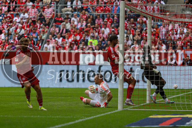 10.05.2026, GER, Fussball, Herren, 2. BL, Saison 2025/2026, Fortuna Düsseldorf - SV Elversberg | Florian Kastenmeier hat den Ball in der Hand