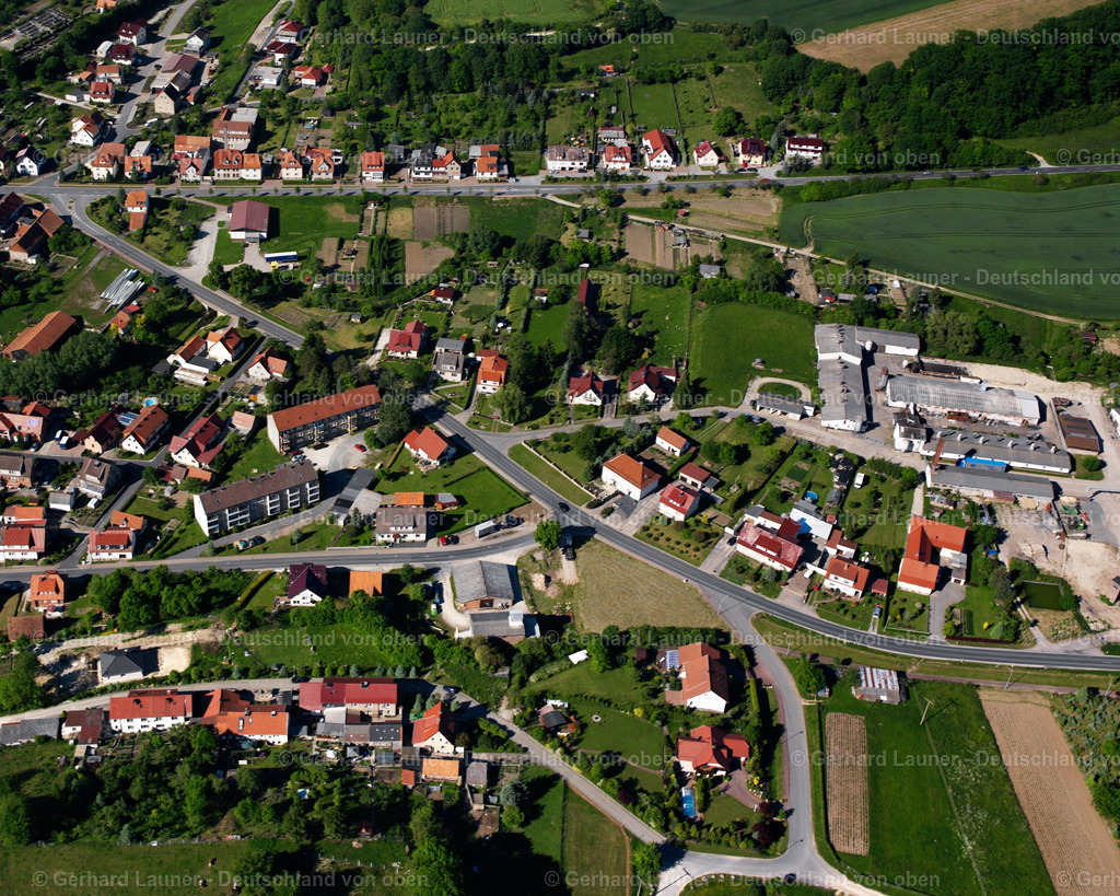 2634577 | GEISLEDEN 16.06.2006 Ortsansicht der Straßen und Häuser der Wohngebiete an der Heuthener Straße in Geisleden im Bundesland Thüringen, Deutschland. // Town View of the streets and houses of the residential areas on street Heuthener Strasse in Geisleden in the state Thuringia, Germany. Foto: Gerhard Launer