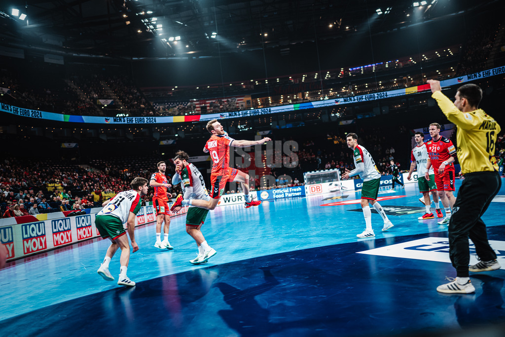 Handball | Herren | EHF EURO 2024 | European Championshop Men 2024 Final Tournament | Norwegen vs. Portugal | 17.01.2023 | Kristian Bjornsen (#19, Norwegen, NOR) springt ab zum Wurf