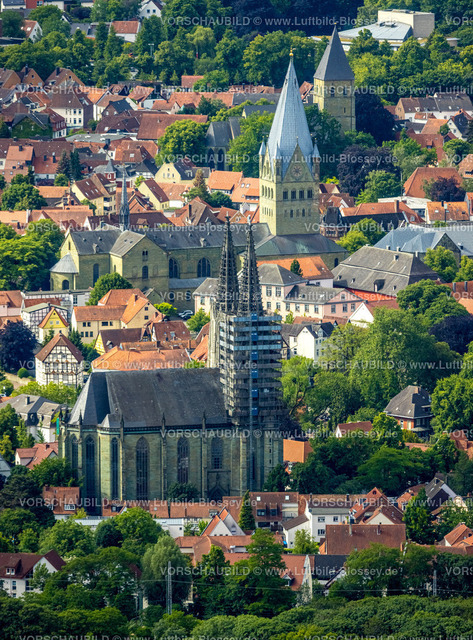 Soest220600243 | Luftbild, Altstadt mit (von vorne) evang. Kirche Sankt Maria zur Wiese (Wiesenkirche), St. Patrokli-Dom und Sankt Pauli Kirche, Walburger, Soest, Soester Boerde, Nordrhein-Westfalen, Deutschland