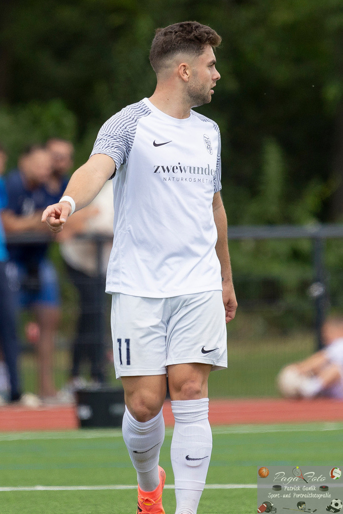 Testspiel: Spvgg. 03 Fechenheim - Türk Gücü Friedberg, 13.07.2024 | Felix Casalino (Spvgg. 03 Fechenheim #11), Freisteller, Portrait / Porträt, Spvgg. 03 Fechenheim - Türk Gücü Friedberg, Frankfurt am Main, Sportanlage Birsteiner Straße, 13.7.2024 - Realisiert mit Pictrs.com