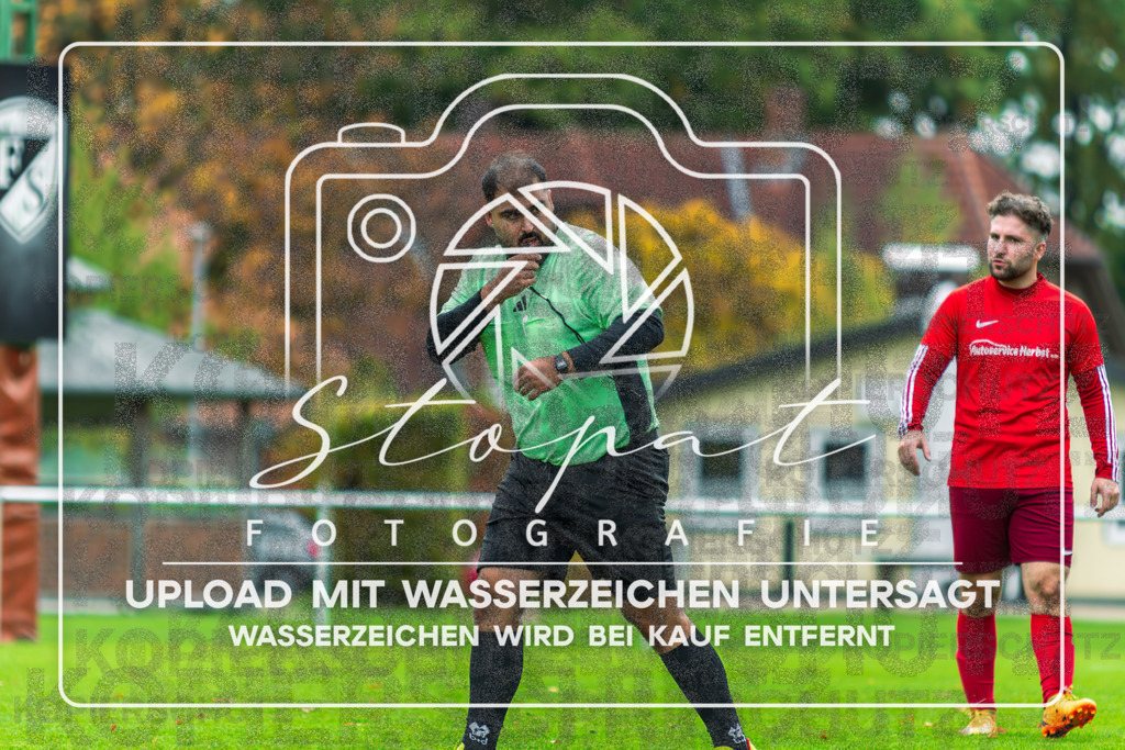 FSFSLEN-1034 | Meikel Ibrahim (Schiedsrichter) beim Herren 3. Kreisklasse HK Spiel zwischen FG Fulde-Stellichte 2 und Eintracht Leinetal 4 im Fulder Zentralstadion, Fulde (Simon Paul Stopat) - Realisiert mit Pictrs.com