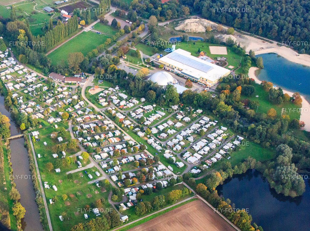 Camping-Resort Rülzheim am Freitzeitzentrum mit Eventkuppel Dampfnudel https://www.camping-ruelzheim.de/ https://www.ruelzheim.de/vg_ruelzheim/Eventkuppel%20Dampfnudel/ | Luftbild: Camping-Resort Rülzheim am Freitzeitzentrum mit Eventkuppel Dampfnudel https://www.camping-ruelzheim.de/ https://www.ruelzheim.de/vg_ruelzheim/Eventkuppel%20Dampfnudel/ in Rülzheim im Bundesland Rheinland-Pfalz in Deutschland. Foto: IMG_60194.jpg vom 08.10.2013 durch Werner Riehm/FLY-FOTO.de - Realisiert mit Pictrs.com