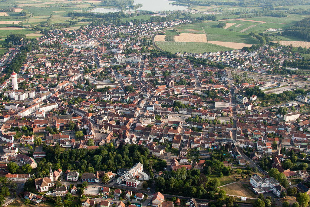 Aerial view: From the north in Bischwiller in the state Bas-Rhin, France.Photo: IMG_30445.jpg taken on 07/09/2010 by Werner Riehm/FLY-FOTO.comResolution of the original: 4752 x 3168 px