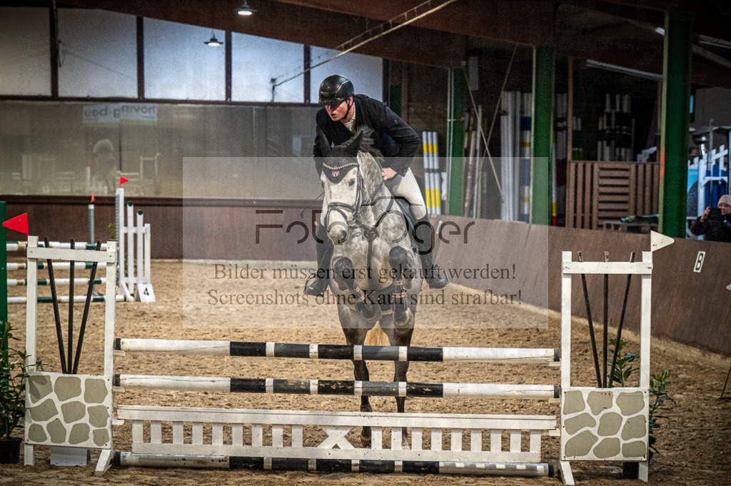 Hallenreittunier Voxtrup 2023 | Entdecke hochwertige Reitturnierfotos von Foto Oger. Professionell, emotional und authentisch – jetzt Lieblingsmomente im Shop bestellen.Deutschlandweite Turnierfotografie. - Realisiert mit Pictrs.com