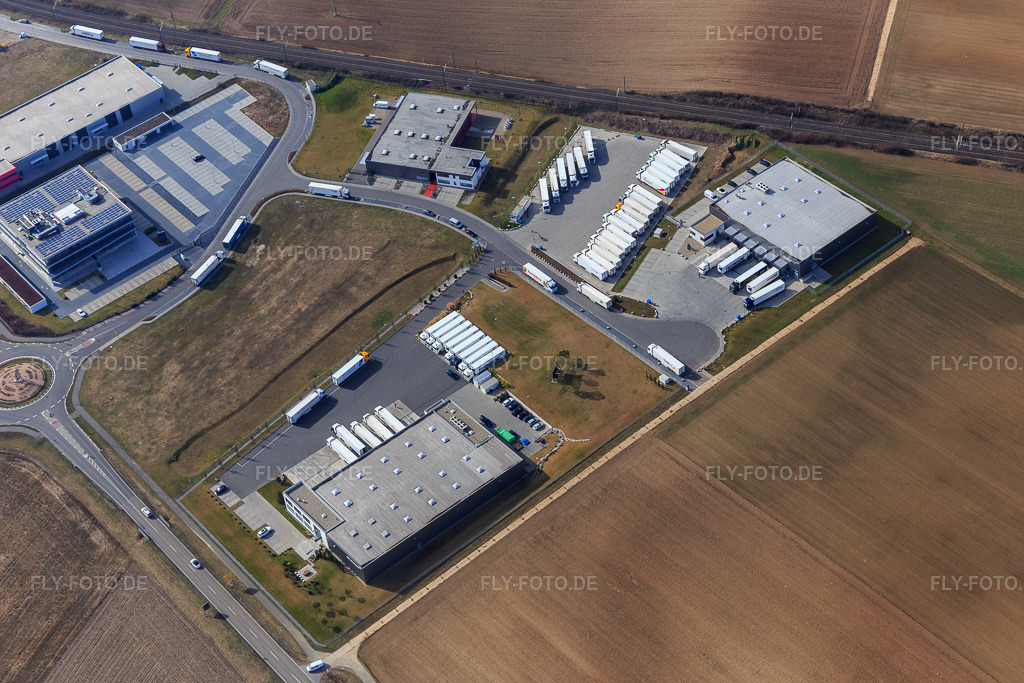 Luftbild: Industriegebiet Im Speyerer Tal mit ITK Engineering GmbH, TRANSAC Intern. Speditionsgesellschaft mbH, Kardex Software GmbH und Resinnovation GmbH in Rülzheim im Bundesland Rheinland-Pfalz in Deutschland. – Foto: IMG_097163.jpg vom 25.02.2017 durch Werner Riehm/FLY-FOTO.de – Auflösung des Originals: 5472 x 3648 px – ITK Engineering - Ihr Partner für Digital Engineering – TRANSAC Logistics GmbH – Offizielle von Kardex | Kardex Remstar | Kardex Mlog – der resinnovation GmbH - Wir sind das Kunstharz
