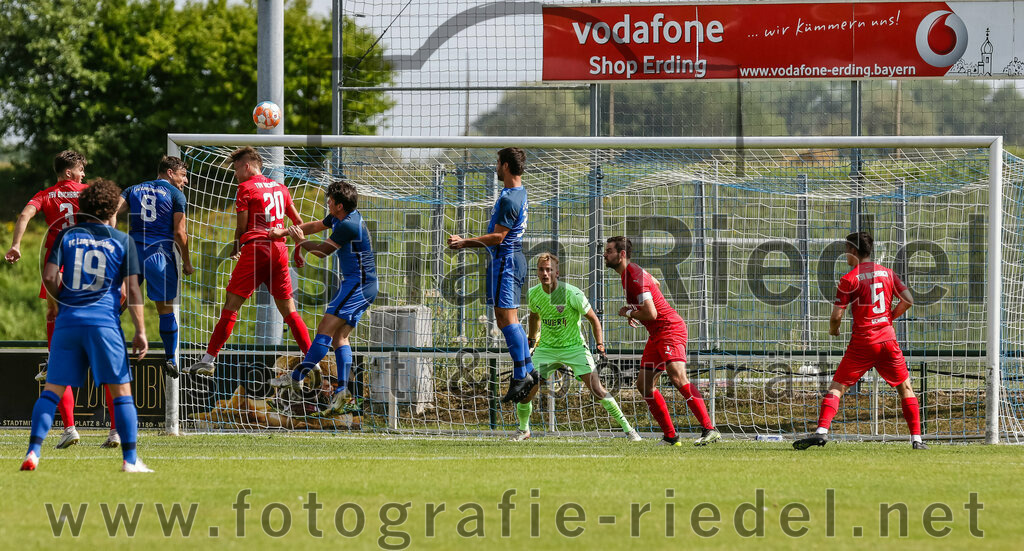 2023-07-08_052_FC_Langengeisling_gegen_TSV_Buchbach | Erding, Deutschland, 08.07.2023:
Fußball, Bezirksliga Oberbayern Ost 2023 / 2024, Testspiel, FC Langengeisling gegen TSV Buchbach, Endergebnis: 0:6

Simon Kampmann (TSV Buchbach, #3), Fabian Aigner (FC Langengeisling, #19), Andreas Buchberger (FC Langengeisling, #8), Levin Ramstetter (TSV Buchbach, #20), Maximilian Maier (FC Langengeisling, #10), Kilian Stenzel (FC Langengeisling, #32), Torwart Ludwig Zech (TSV Buchbach, #1), Philipp Walter (TSV Buchbach, #6), Leon Schmit (TSV Buchbach, #5)

Foto: Christian Riedel / fotografie-riedel.net