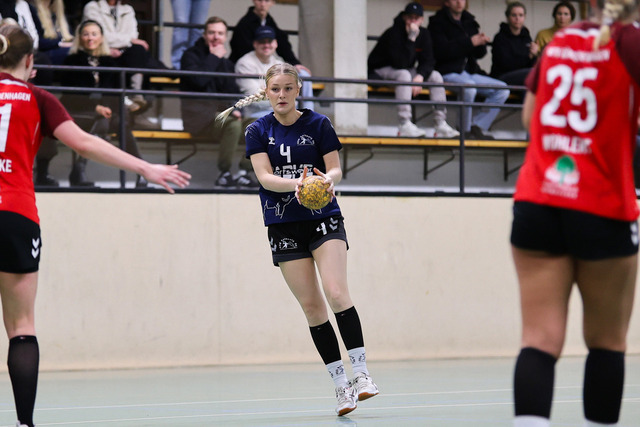 Handball I Damen I Saison 2025-2026 I Verbandsliga Süd I HSG Kalkberg 06 - MTV Dänischenhagen I 14.12.2025.177 | Lorna Meta Schlott (4, HSG Kalkberg 06) - Realisiert mit Pictrs.com
