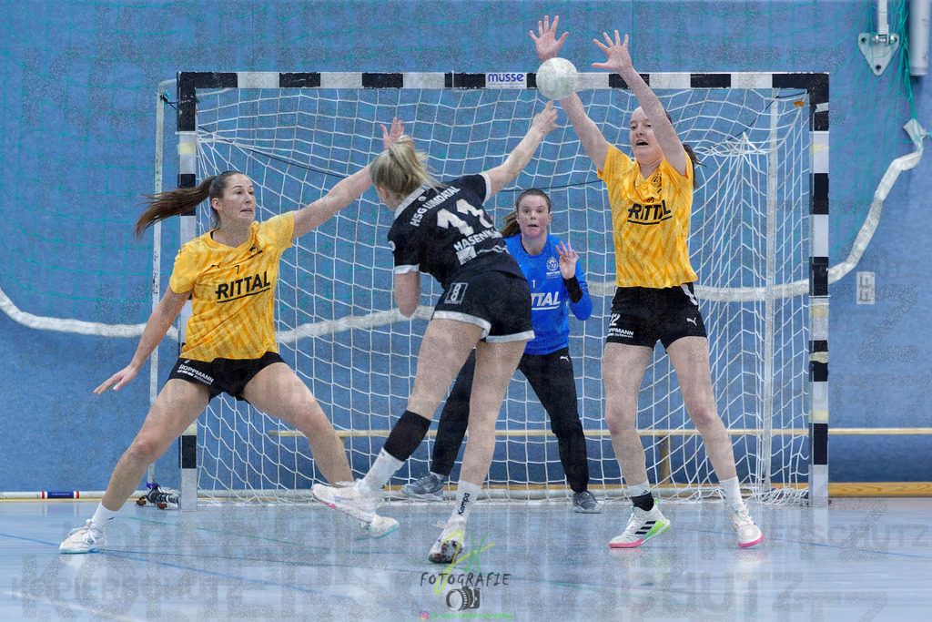 Handball Frauen Oberliga Mitte, HSG Eibelshausen/Ewersbach - HSG Lumdatal | Handball Frauen Oberliga Mitte, HSG Eibelshausen/Ewersbach - HSG Lumdatal am 21.02.2026 in Dietzhölztal-Steinbrücken (Sporthalle am Hammerweiher)Photo © 2026 - Jörg Heinrich - Realisiert mit Pictrs.com