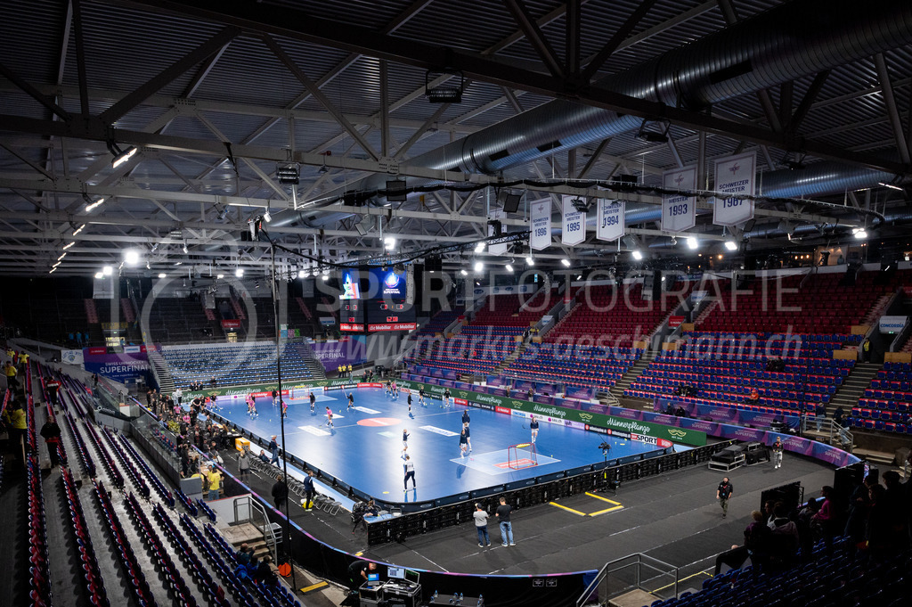 Piranha Chur vs Kloten-Dietlikon Jets - 23. April 2022 | Piranha Chur vs Kloten-Dietlikon Jets
Stimo Arena, Kloten
Die leere Halle vor dem ersten Spiel.
Bild: Sportfotografie Markus Aeschimann | www.markus-aeschimann.ch - Realisiert mit Pictrs.com