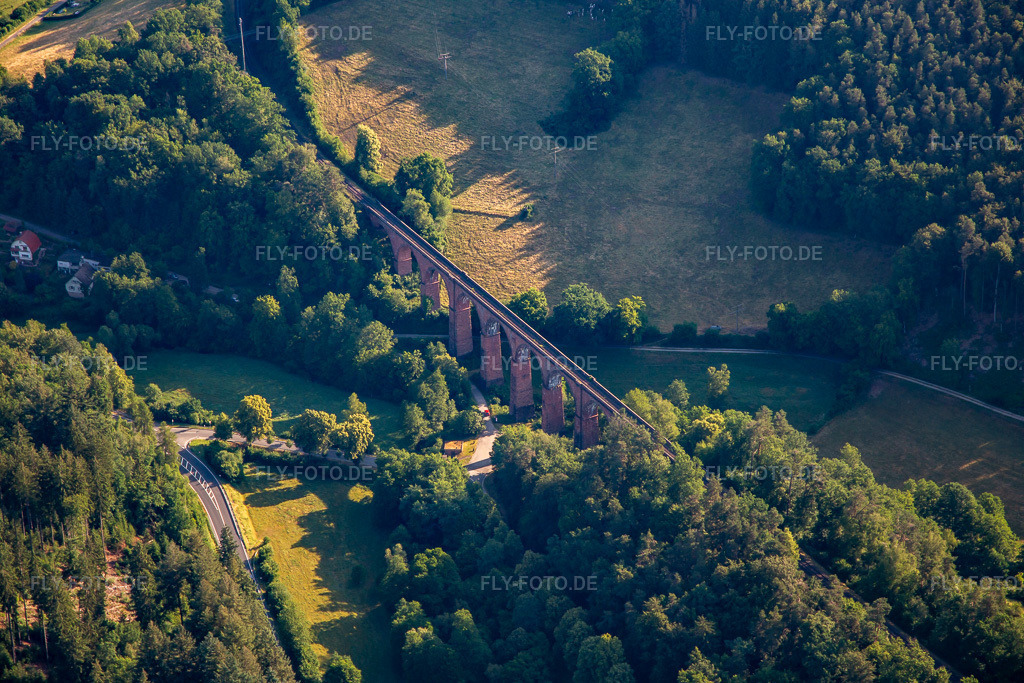 Luftbild: Himbächel-Viadukt im Ortsteil Hetzbach in Oberzent im Bundesland Hessen in Deutschland. Foto: IMG_137041.jpg vom 24.06.2023 durch Werner Riehm/FLY-FOTO.de