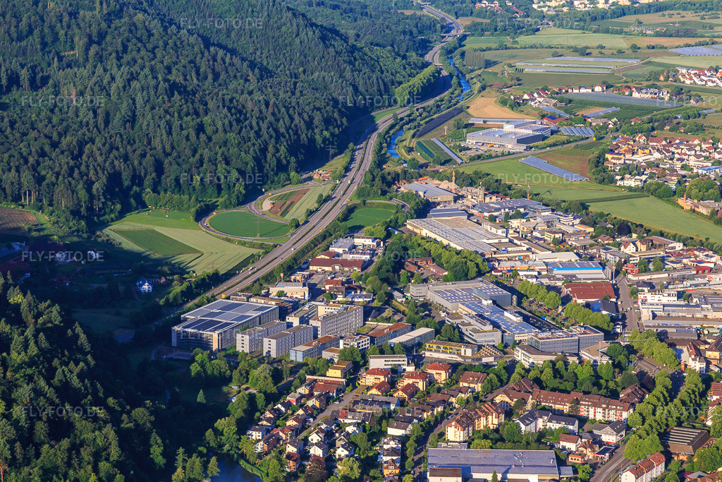 Luftbild: Industriegebiet mit SICK AG aus Osten in Waldkirch im Bundesland Baden-Württemberg in Deutschland. – Foto: IMG_147610.jpg vom 30.05.2025 durch Werner Riehm/FLY-FOTO.de – Auflösung des Originals: 5472 x 3648 px – SICK | Sensor Intelligence