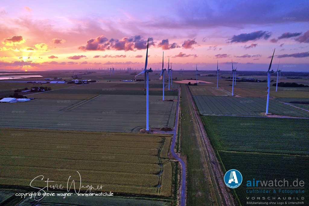 Cecilienkoog in der Gemeinde Reußenköge - Luftbilder | Entdecken Sie atemberaubende Luftbilder und Fotografien auf airwatch.de - Tauchen Sie ein in eine Welt voller faszinierender Aufnahmen aus der Vogelperspektive.