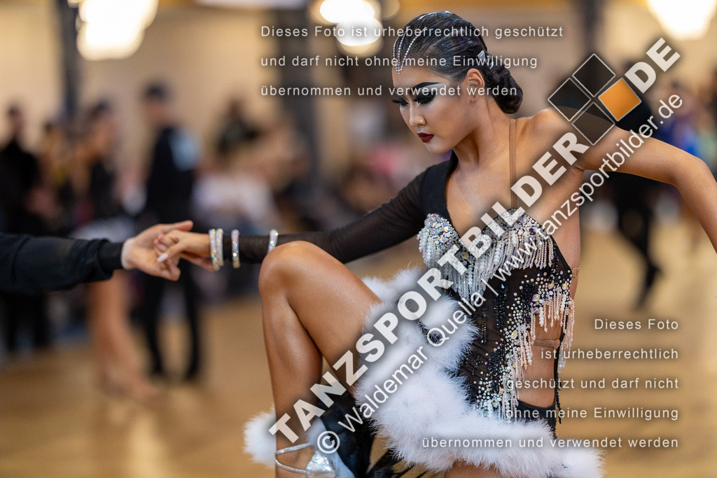 20230812-00169 | Hier finden Sie Tanz Bilder vom Latein und Standard Formationen tanzen. Sportbilder vom Tanzsport. Schöne Fotos und von Weltmeisterschaft, Europameisterschaft, Bundesliga, Regionalliga, Oberliga und Landesliga sowie von GOC Stuttgart, DanceComp, WM Bremen