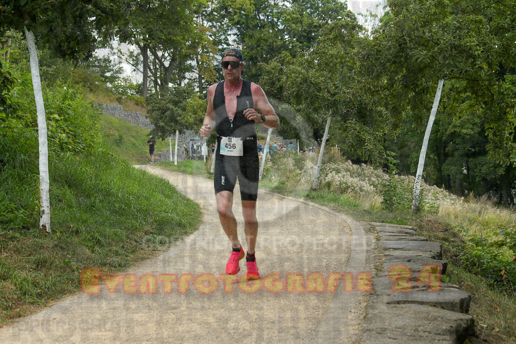 250824_1354_EX1_4184 | Sportfotografie im Rhein-Sieg Kreis, Köln, Bonn, NRW, Rheinland Pfalz, Hessen, etc. Unser Tätigkeitsfeld umfasst den Laufsport vom Volkslauf über den Marathon, Duathlon, Triathon bis zum Ultralauf wie Kölnpfad Ultra oder Schindertrail.