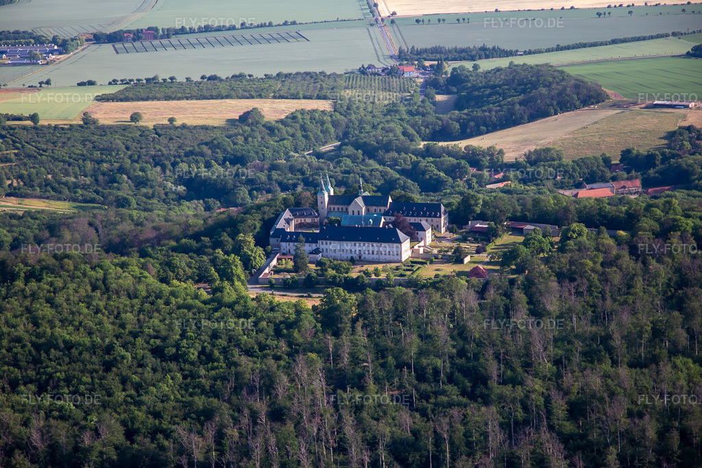 Luftbild: Kloster Huysburg im Ortsteil Röderhof in Huy im Bundesland Sachsen-Anhalt in Deutschland.Foto: IMG_136342.jpg vom 15.06.2023 durch Werner Riehm/FLY-FOTO.deAuflösung des Originals: 5472 x 3648 px| Benediktinerkloster Huysburg