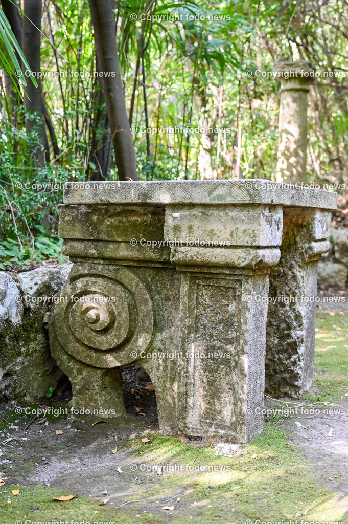 Arboretum von Trsteno_ Kroatien_ 11.10.2023-99 | 11.10.2023, Kroatien, HRV, Trsteno im Bild Arboretum, Trsteno, Hafen, Pflanzen, Brunnen, Neptunbrunnen, Wege, Palmen, Eukalyptus, Lorbeer, Kakteen, Zitrus, Oliven, Filmkulisse Game of Thrones

Das Arboretum von Trsteno befindet sich etwa 18 Kilometer nordwestlich der Stadt Dubrovnik im Sueden Kroatiens. Als einziges Arboretum an der oestlichen Adria-Kueste stellt es die aelteste Sammlung exotischer Baeume und Pflanzen des Landes dar.
Die Gartenanlage befindet sich entlang der Kuestenstraße zwischen den Ortschaften Orašac und Slano.
Quelle: Wikipedia
