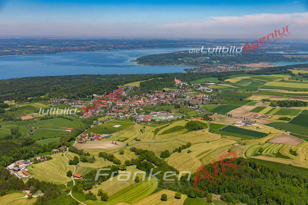 Aktuelles Luftbild von  Andechs - Die Luftaufnahme wurde 2021 mittels UL-Flugzeug erstellt ( keine Drohne ) - hochauflösende Kamera-Systeme von  Canon -Beste Qualität - Für grossformatige Ausdrucke geeignet. Die Geschenkidee !