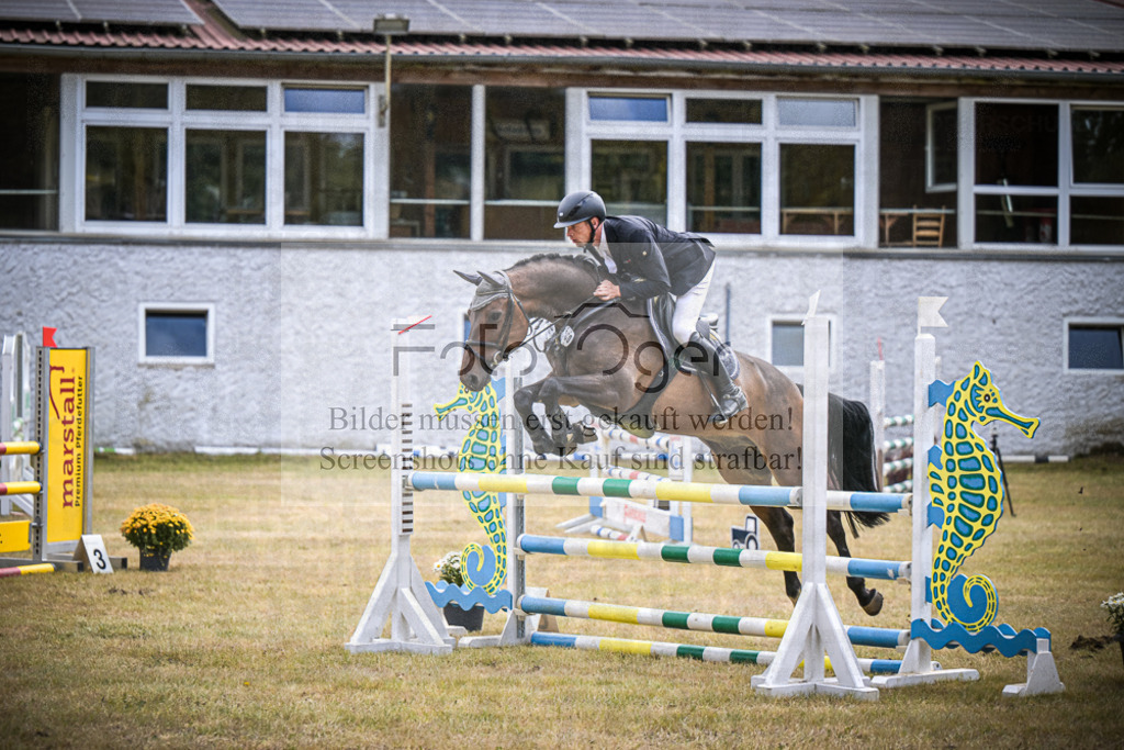 DOS_0148 | Entdecke hochwertige Reitturnierfotos von Foto Oger. Professionell, emotional und authentisch – jetzt Lieblingsmomente im Shop bestellen.Deutschlandweite Turnierfotografie. - Realisiert mit Pictrs.com