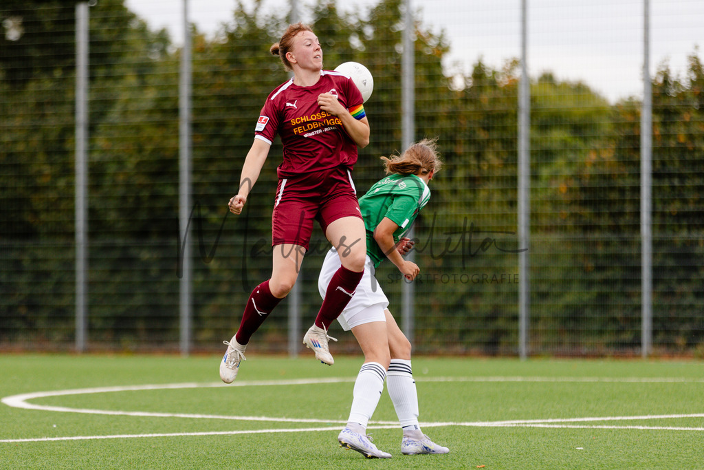 Frauen Landesliga, 2. Spieltag, Saison 2025/2026: 1. FC Gievenbeck - ASC Schöppingen | IGA 2027 Frauen Landesliga, 2. Spieltag, Saison 2025/2026, 1. FC Gievenbeck empfängt ASC Schöppingen im Sportpark Gievenbeck in Münster. Foto: sportfotografie.ms | Markus Paletta - Realisiert mit Pictrs.com