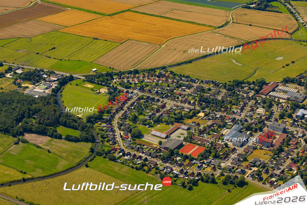 Das Luftbild der Stadt Meldorf wurde 2022 vom Flugzeug heraus erstellt (keine Drohnen-Aufnahmen) Aufnahmehöhe ca.450 Meter- hohe Bildauflösung und Druck-Qualität. Garantiert!