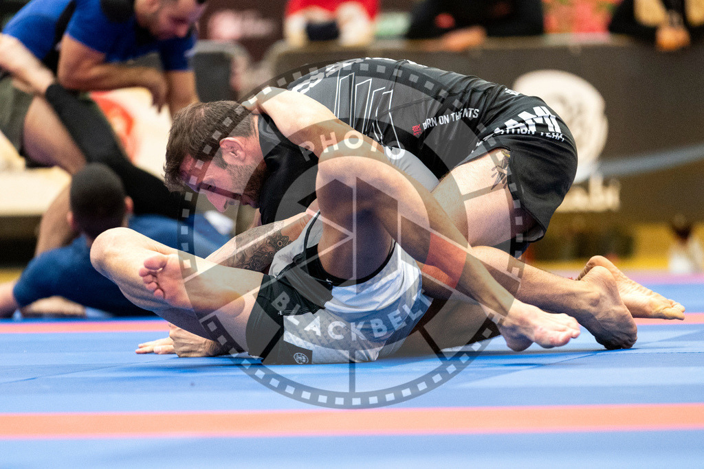 20231118PBB13177 | Fighters compete during the AJP Tour 600 Frankfurt Championship in Frankfurt/Main, Germany, on November 18, 2023.