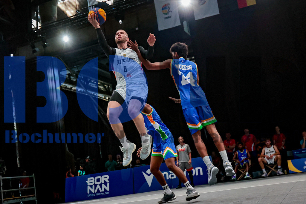 SES_TTG3X320250718-2132 | bond - Realisiert mit Pictrs.com