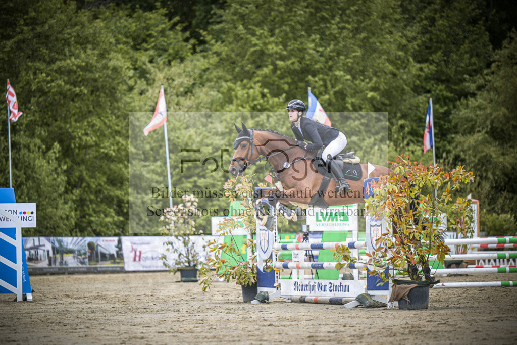 DOS_7019 | Entdecke hochwertige Reitturnierfotos von Foto Oger. Professionell, emotional und authentisch – jetzt Lieblingsmomente im Shop bestellen.Deutschlandweite Turnierfotografie. - Realisiert mit Pictrs.com