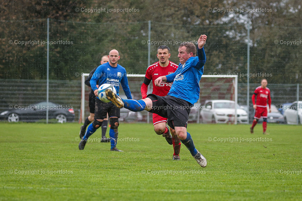 BQ3I5415 | 15.04.2023; kreisliga A Wetzlar; Rasenplatz Niederlemp; SpVgg Lemp - TSV Blasbach; Ergebnis: 0:1 (0:0)