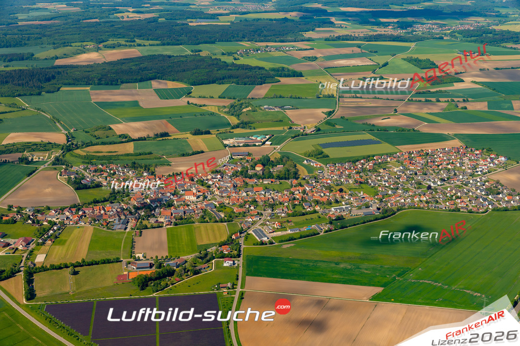 Das Luftbild zeigt :  Fünfstetten - Die Luftaufnahme wurde 2024 vom UL-Flugzeug aus erstellt ( keine Drohne ) - Hochauflösende Luftaufnahme - Für grossformatige Ausdrucke geeignet. Die Geschenkidee !Mit Lizenz und Bildrechte bestellbar
