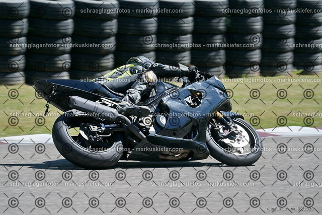 26BT01-1258 | markuskiefer.com - Realisiert mit Pictrs.com