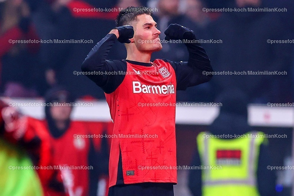 DFB05022502311 | 05.02.2025, Fußball, DFB-Pokal Viertelfinale, Bayer 04 Leverkusen - 1.FC Köln, BayArena, Saison 2024 2025: Torjubel nach dem 2:2 durch Patrik Schick (Bayer04 Leverkusen #14) Zweikampf gegen xxxxxxxxxxDFB regulations prohibit any use of photographs as image sequences and or quasi-video.