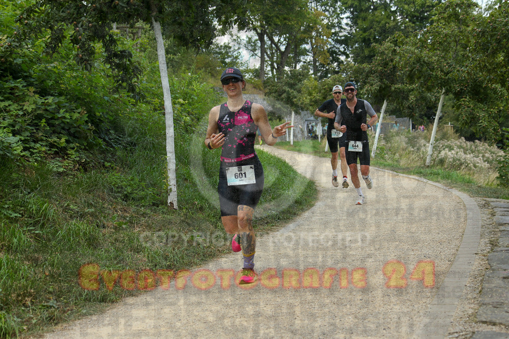 250824_1429_EX1_6394 | Sportfotografie im Rhein-Sieg Kreis, Köln, Bonn, NRW, Rheinland Pfalz, Hessen, etc. Unser Tätigkeitsfeld umfasst den Laufsport vom Volkslauf über den Marathon, Duathlon, Triathon bis zum Ultralauf wie Kölnpfad Ultra oder Schindertrail.