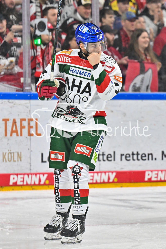 Kölner Haie - Augsburger Panther | im Bild Luca TOSTO (Augsburger Panther #77) / Freisteller / Einzelfoto / DEL: Koelner Haie - Augsburger Panther, Lanxess Arena am 05.01.2025